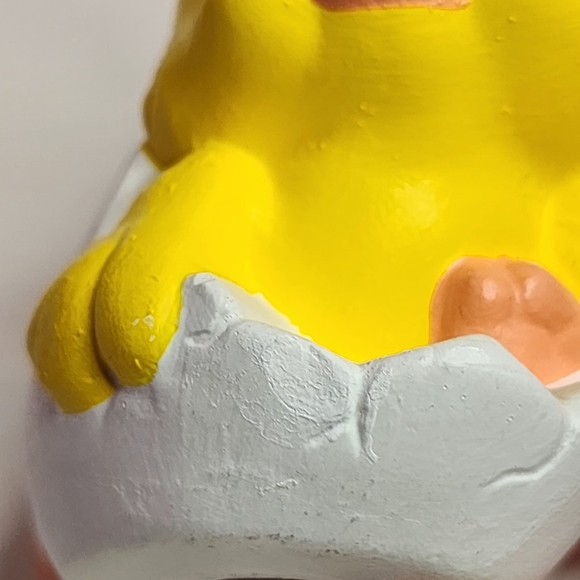 Salt and pepper baby chicks in an eggshell vintage project pieces - Picture 8 of 9